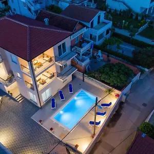  Apartment Thalia